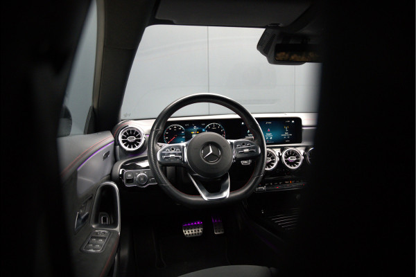Mercedes-Benz CLA-Klasse Shooting Brake 180 Advantage AMG | Stoelverwarming | Parkeersensoren | Navigatie | Cruise Control | Keyless | Camera | Ambiance Verlichting | Climate Control