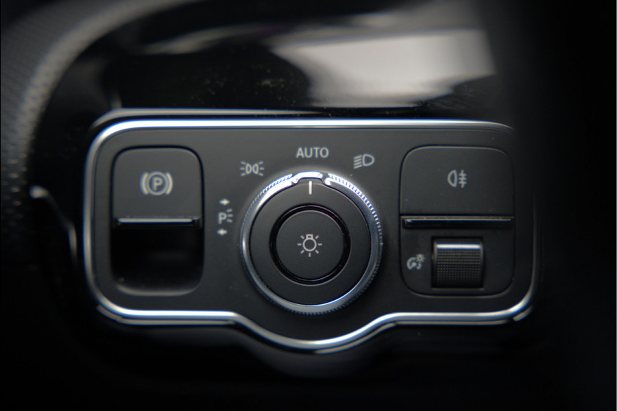 Mercedes-Benz CLA-Klasse Shooting Brake 180 Advantage AMG | Stoelverwarming | Parkeersensoren | Navigatie | Cruise Control | Keyless | Camera | Ambiance Verlichting | Climate Control