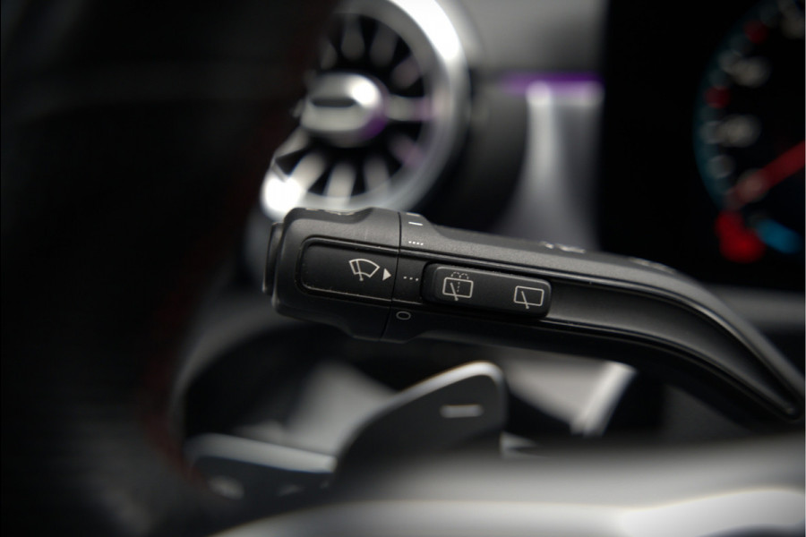 Mercedes-Benz CLA-Klasse Shooting Brake 180 Advantage AMG | Stoelverwarming | Parkeersensoren | Navigatie | Cruise Control | Keyless | Camera | Ambiance Verlichting | Climate Control