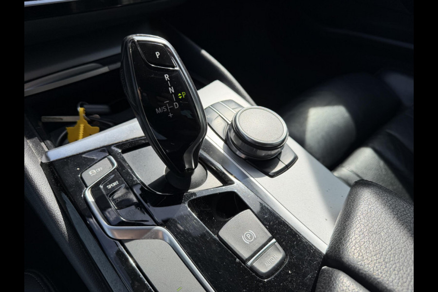 BMW 5 Serie 520i High Executive | Navigatie | Lederen Bekleding | Comfort Stoelen | Parkeersensoren | Stoelverwarming |