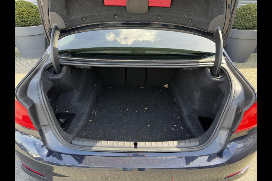 BMW 5 Serie 520i High Executive | Navigatie | Lederen Bekleding | Comfort Stoelen | Parkeersensoren | Stoelverwarming |