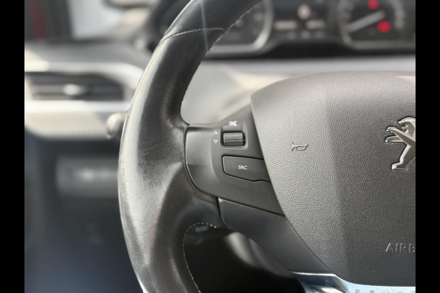 Peugeot 2008 1.2 PureTech Allure 1e Eigenaar|Navi|Camera|Clima|Cruise|Trekhaak|D-riem v.v. in 2024|Carplay|N.A.P|APK tot 03-2027