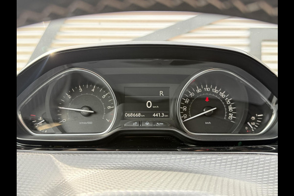 Peugeot 2008 1.2 PureTech Allure 1e Eigenaar|Navi|Camera|Clima|Cruise|Trekhaak|D-riem v.v. in 2024|Carplay|N.A.P|APK tot 03-2027