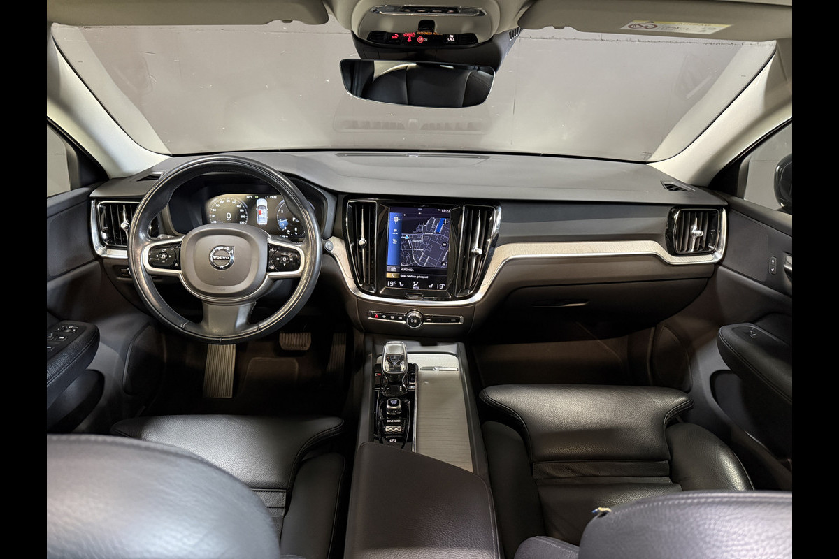 Volvo V60 2.0 B3 R-Design | Trekhaak | Panoramadak | Apple Carplay | Leder