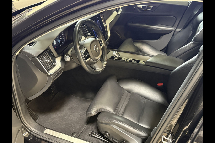 Volvo V60 2.0 B3 R-Design | Trekhaak | Panoramadak | Apple Carplay | Leder