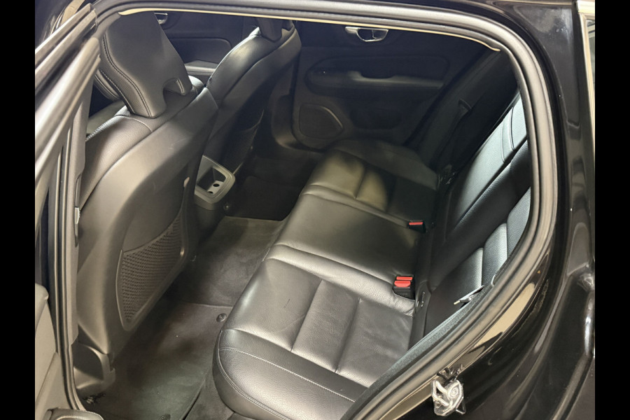 Volvo V60 2.0 B3 R-Design | Trekhaak | Panoramadak | Apple Carplay | Leder