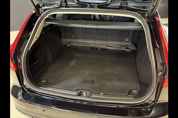 Volvo V60 2.0 B3 R-Design | Trekhaak | Panoramadak | Apple Carplay | Leder