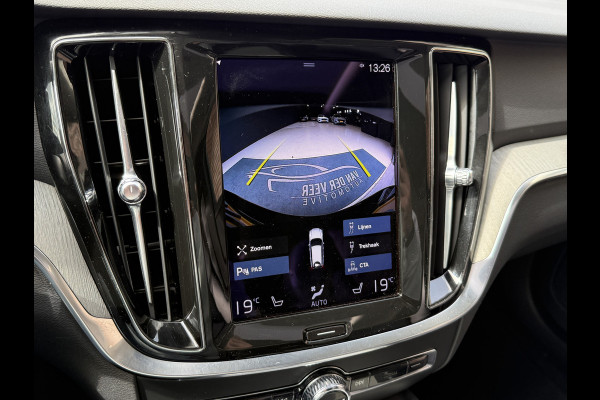 Volvo V60 2.0 B3 R-Design | Trekhaak | Panoramadak | Apple Carplay | Leder