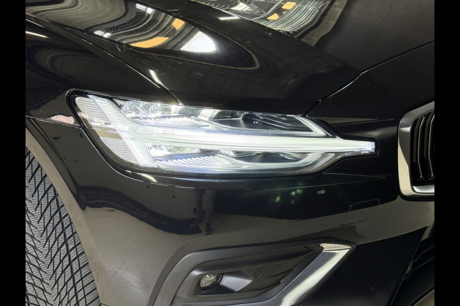 Volvo V60 2.0 B3 R-Design | Trekhaak | Panoramadak | Apple Carplay | Leder