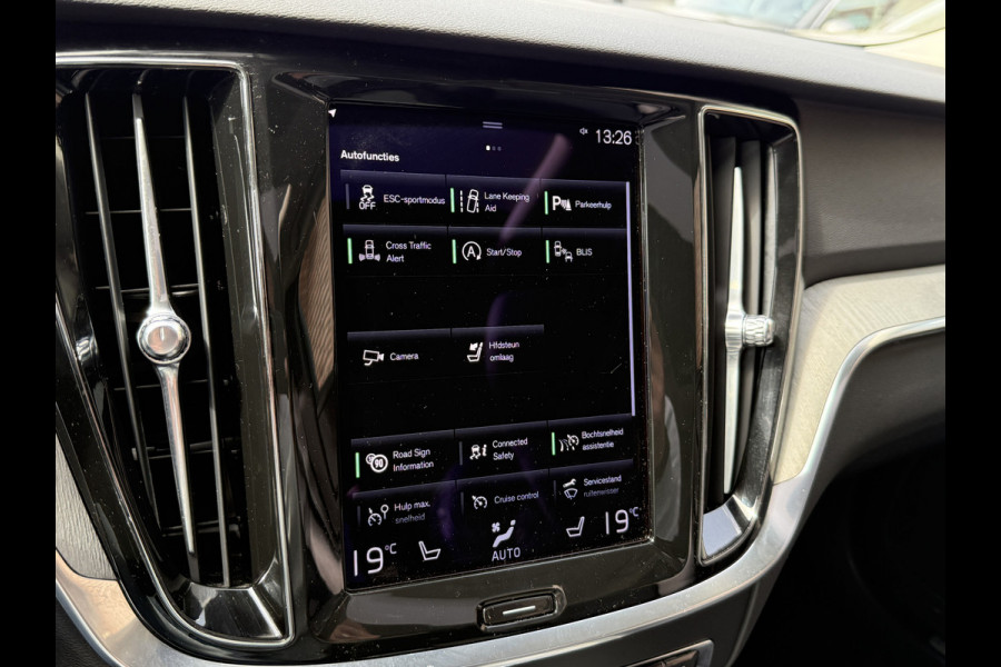 Volvo V60 2.0 B3 R-Design | Trekhaak | Panoramadak | Apple Carplay | Leder
