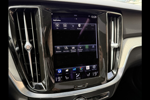 Volvo V60 2.0 B3 R-Design | Trekhaak | Panoramadak | Apple Carplay | Leder