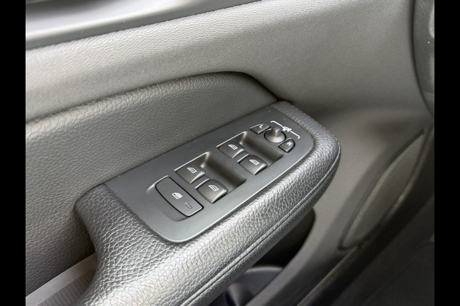 Volvo V60 2.0 B3 R-Design | Trekhaak | Panoramadak | Apple Carplay | Leder