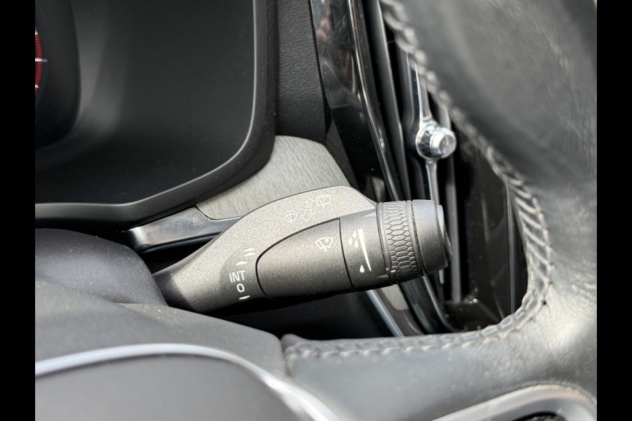 Volvo V60 2.0 B3 R-Design | Trekhaak | Panoramadak | Apple Carplay | Leder