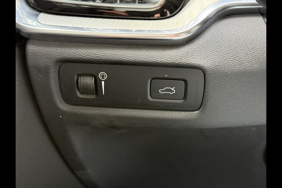 Volvo V60 2.0 B3 R-Design | Trekhaak | Panoramadak | Apple Carplay | Leder
