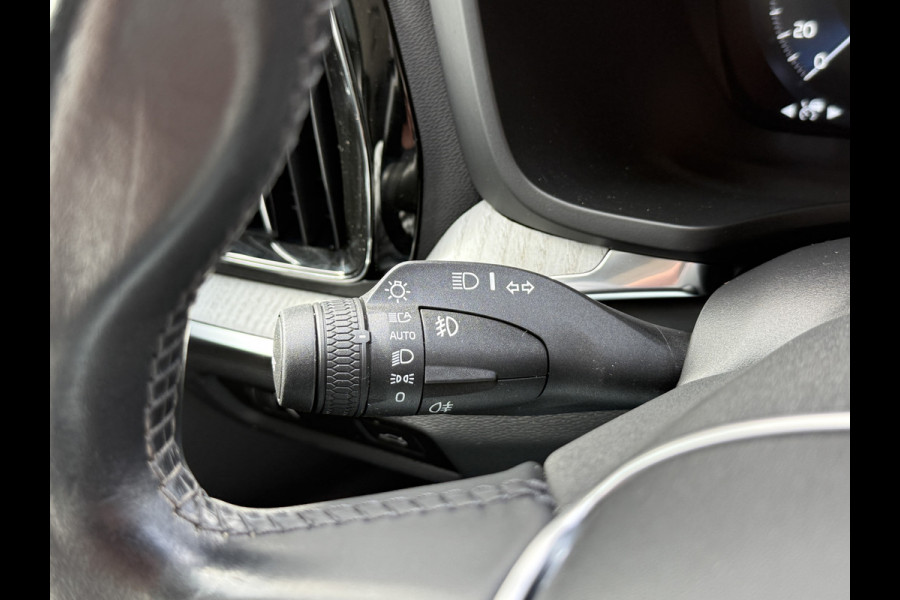 Volvo V60 2.0 B3 R-Design | Trekhaak | Panoramadak | Apple Carplay | Leder