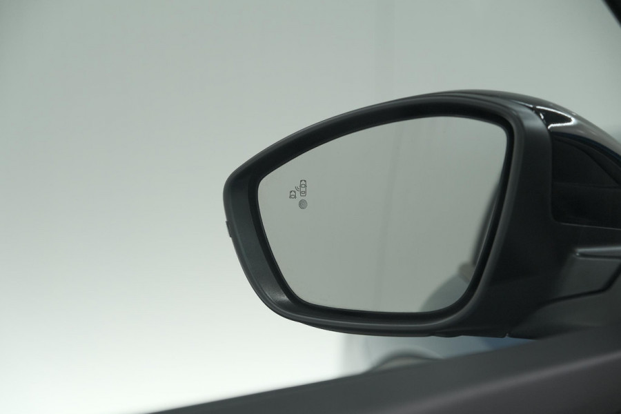 Peugeot 2008 1.2 Hybrid 145 Allure | 360 Camera | Adaptieve Cruise Control | Dodehoekdetectie