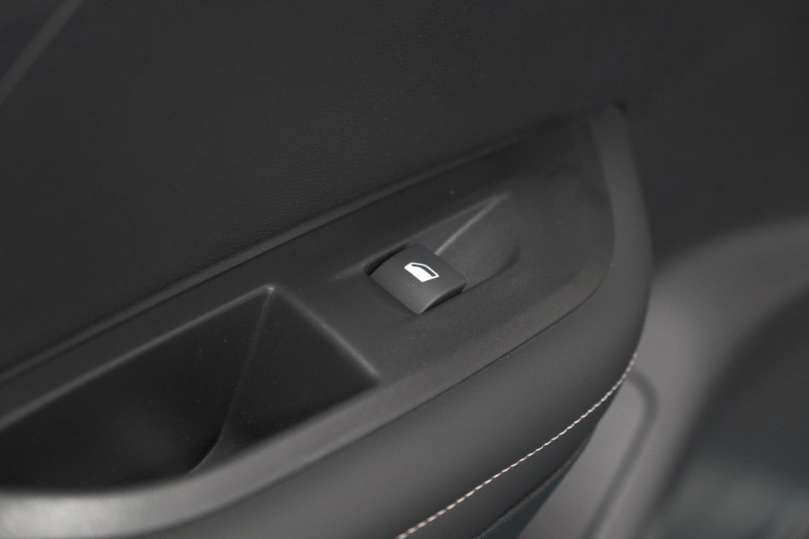 Peugeot 2008 1.2 Hybrid 145 Allure | 360 Camera | Adaptieve Cruise Control | Dodehoekdetectie