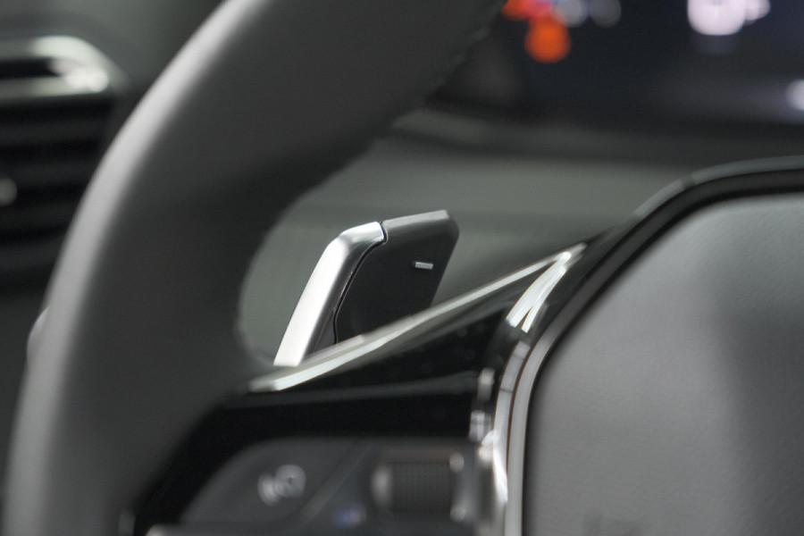 Peugeot 2008 1.2 Hybrid 145 Allure | 360 Camera | Adaptieve Cruise Control | Dodehoekdetectie