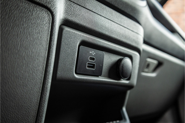 Ford Transit Custom 320 2.0 TDCI 170 PK L2H1 DC | Dubbel Cabine | ACC | Blind Spot | Navigatie | Camera | CarPlay | Lane Assist | Trekhaak | BPM VRIJ | Verlengde fabrieksgarantie tot 12-2029