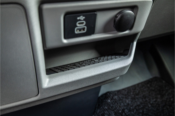 Ford Transit Custom 320 2.0 TDCI 170 PK L2H1 DC | Dubbel Cabine | ACC | Blind Spot | Navigatie | Camera | CarPlay | Lane Assist | Trekhaak | BPM VRIJ | Verlengde fabrieksgarantie tot 12-2029