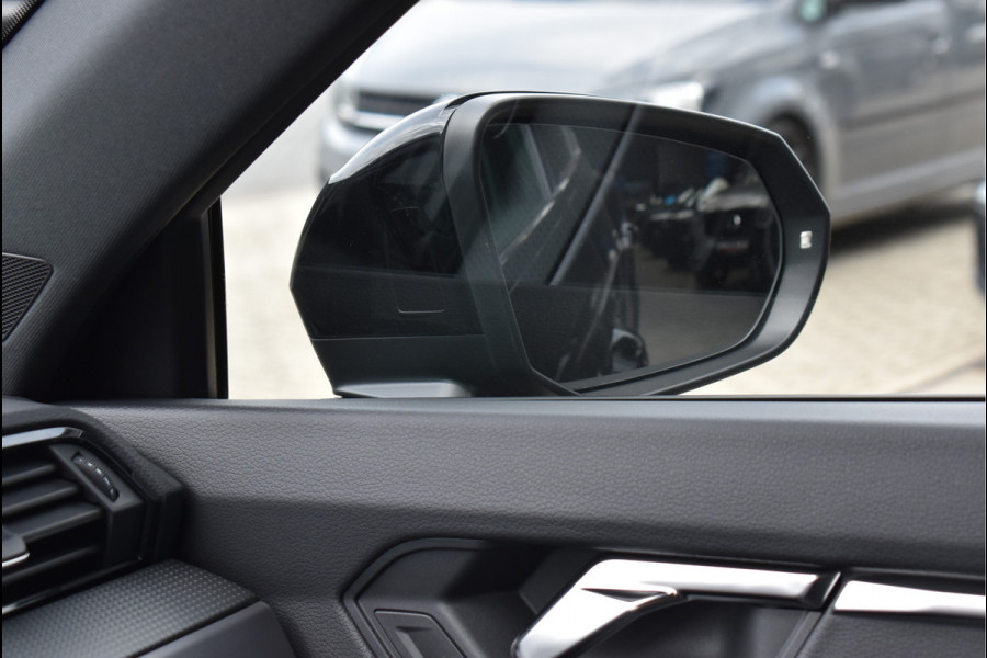 Audi Q3 Sportback 45 TFSI e S-Line 245 Pk Pano RSQ3 Leder Keyless Navi 21 Inch