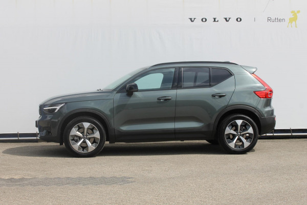 Volvo XC40 B3 177PK Automaat Plus Dark Panoramisch schuif-kanteldak / Adaptieve Cruise Control / Google infotainment / Parkeersensoren voor en achter met camera achter / Lederen bekleding / Blis