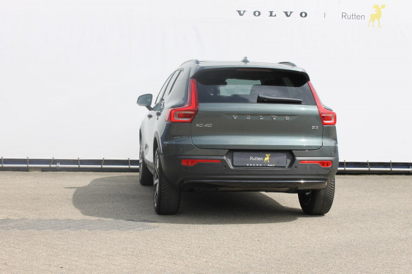 Volvo XC40 B3 177PK Automaat Plus Dark Panoramisch schuif-kanteldak / Adaptieve Cruise Control / Google infotainment / Parkeersensoren voor en achter met camera achter / Lederen bekleding / Blis