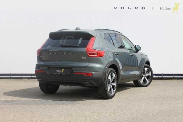 Volvo XC40 B3 177PK Automaat Plus Dark Panoramisch schuif-kanteldak / Adaptieve Cruise Control / Google infotainment / Parkeersensoren voor en achter met camera achter / Lederen bekleding / Blis