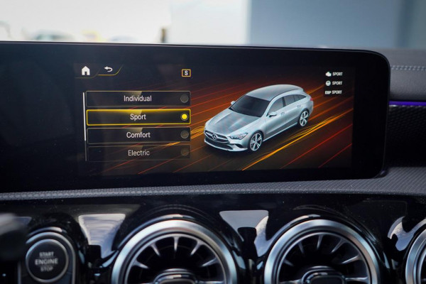 Mercedes-Benz CLA-Klasse Shooting Brake 250 e / Pano / leder / sfeerverlichting / trekhaak