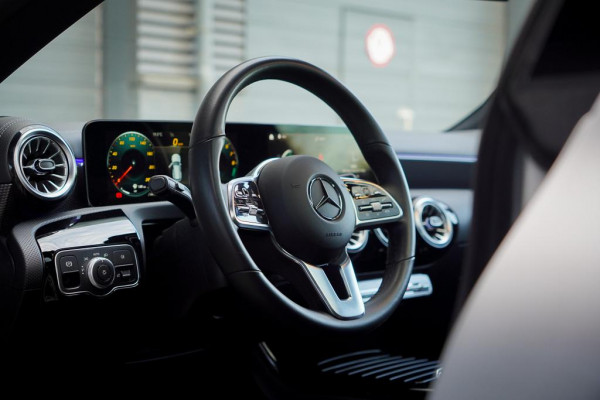 Mercedes-Benz CLA-Klasse Shooting Brake 250 e / Pano / leder / sfeerverlichting / trekhaak