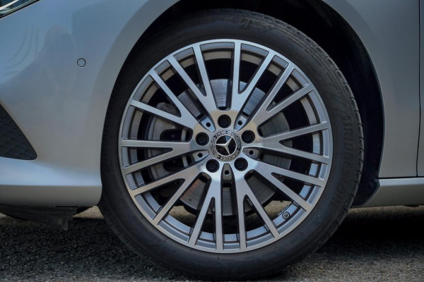 Mercedes-Benz CLA-Klasse Shooting Brake 250 e / Pano / leder / sfeerverlichting / trekhaak