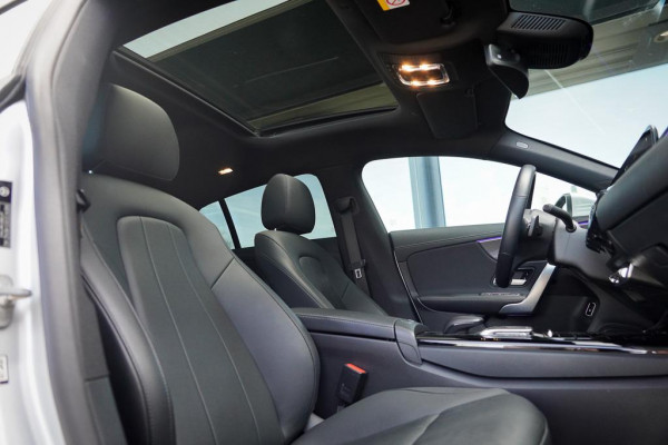 Mercedes-Benz CLA-Klasse Shooting Brake 250 e / Pano / leder / sfeerverlichting / trekhaak