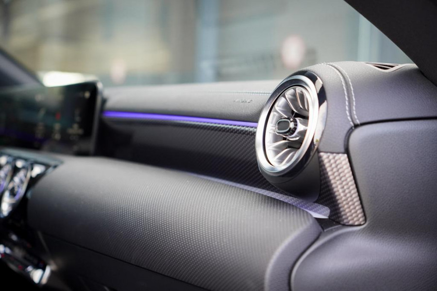 Mercedes-Benz CLA-Klasse Shooting Brake 250 e / Pano / leder / sfeerverlichting / trekhaak