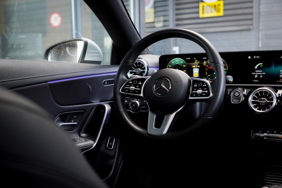 Mercedes-Benz CLA-Klasse Shooting Brake 250 e / Pano / leder / sfeerverlichting / trekhaak