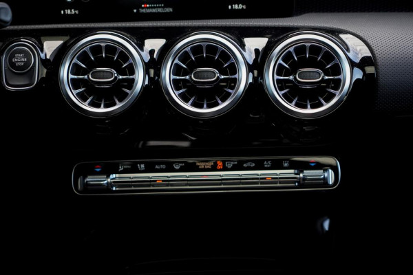 Mercedes-Benz CLA-Klasse Shooting Brake 250 e / Pano / leder / sfeerverlichting / trekhaak