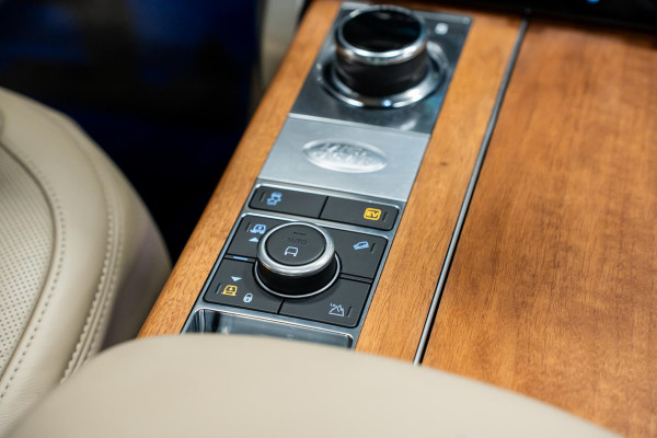 Land Rover Range Rover 2.0 P400e LWB Autobiography *Panorama / Meridian / Massage- & Memory / Surround-view / Soft-close / Keyless*