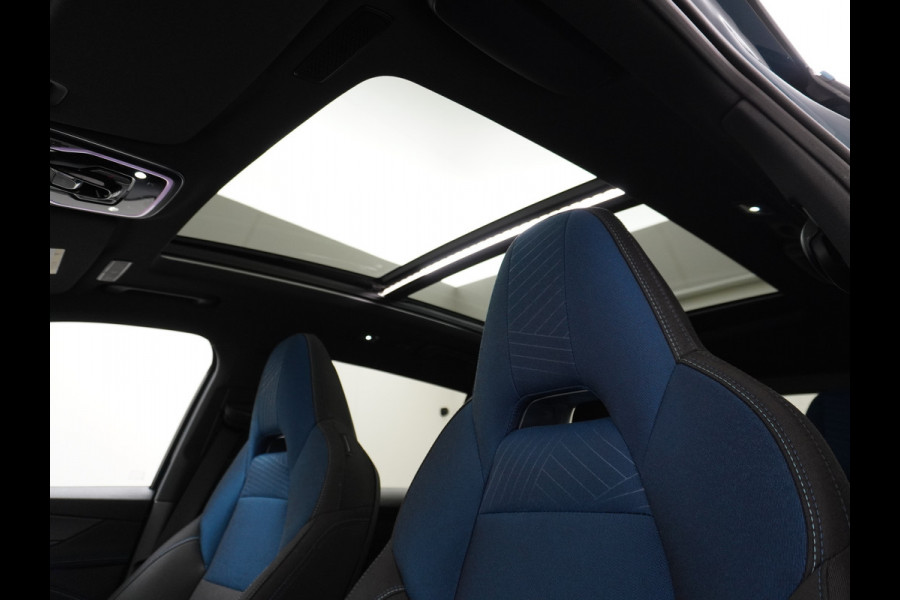 Lynk & Co 01 1.5 PHEV AUT-7 261pk Pano-Schuifdak Lmv 20" 360°Camera Zwarte hemel bekleding Apple Carplay Android Auto Adap.Cruise Navi Pdc Ec Elek.Memory.Stoel File assistent Dodehoek detector Elektrisch bedienbare achterklep Rijstrooksensor Wifi Verkeersbord detectie 425Nm koppel 3,7kw laadvermogen €44.880 Nieuwprijs 1e Eigenaar Origineel NLse auto!