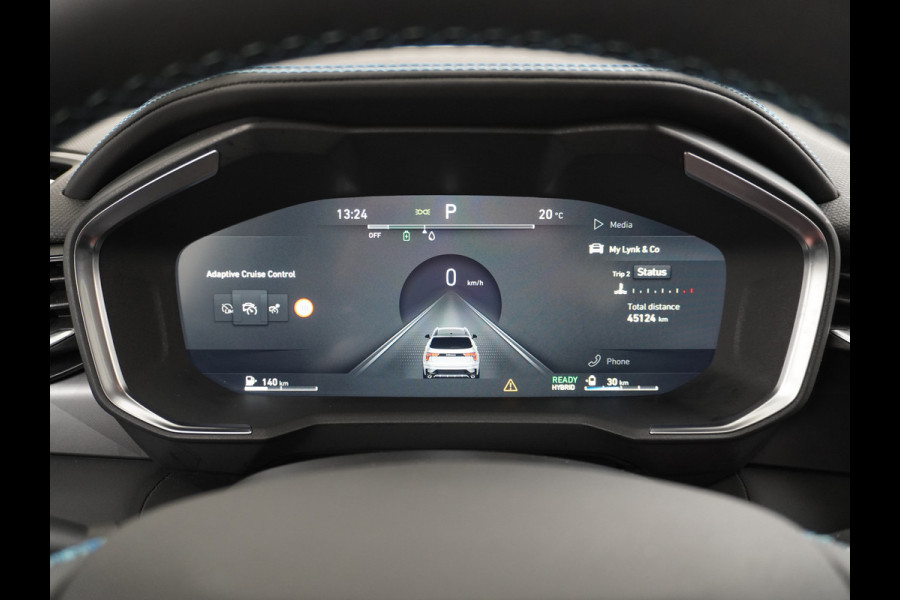 Lynk & Co 01 1.5 PHEV AUT-7 261pk Pano-Schuifdak Lmv 20" 360°Camera Zwarte hemel bekleding Apple Carplay Android Auto Adap.Cruise Navi Pdc Ec Elek.Memory.Stoel File assistent Dodehoek detector Elektrisch bedienbare achterklep Rijstrooksensor Wifi Verkeersbord detectie 425Nm koppel 3,7kw laadvermogen €44.880 Nieuwprijs 1e Eigenaar Origineel NLse auto!