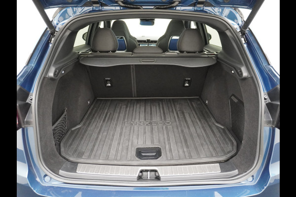 Lynk & Co 01 1.5 PHEV AUT-7 261pk Pano-Schuifdak Lmv 20" 360°Camera Zwarte hemel bekleding Apple Carplay Android Auto Adap.Cruise Navi Pdc Ec Elek.Memory.Stoel File assistent Dodehoek detector Elektrisch bedienbare achterklep Rijstrooksensor Wifi Verkeersbord detectie 425Nm koppel 3,7kw laadvermogen €44.880 Nieuwprijs 1e Eigenaar Origineel NLse auto!
