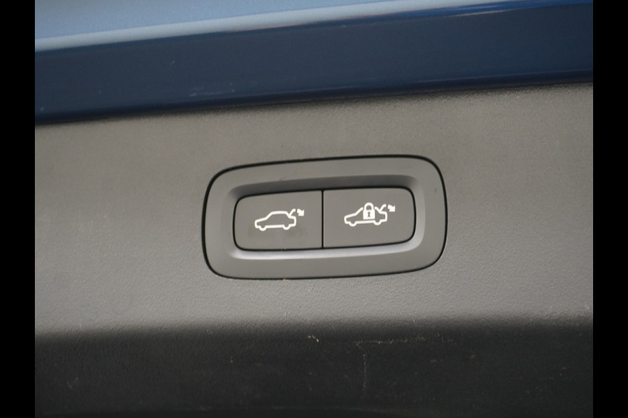 Lynk & Co 01 1.5 PHEV AUT-7 261pk Pano-Schuifdak Lmv 20" 360°Camera Zwarte hemel bekleding Apple Carplay Android Auto Adap.Cruise Navi Pdc Ec Elek.Memory.Stoel File assistent Dodehoek detector Elektrisch bedienbare achterklep Rijstrooksensor Wifi Verkeersbord detectie 425Nm koppel 3,7kw laadvermogen €44.880 Nieuwprijs 1e Eigenaar Origineel NLse auto!