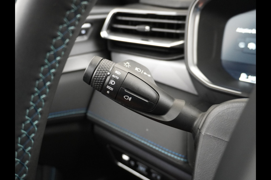 Lynk & Co 01 1.5 PHEV AUT-7 261pk Pano-Schuifdak Lmv 20" 360°Camera Zwarte hemel bekleding Apple Carplay Android Auto Adap.Cruise Navi Pdc Ec Elek.Memory.Stoel File assistent Dodehoek detector Elektrisch bedienbare achterklep Rijstrooksensor Wifi Verkeersbord detectie 425Nm koppel 3,7kw laadvermogen €44.880 Nieuwprijs 1e Eigenaar Origineel NLse auto!