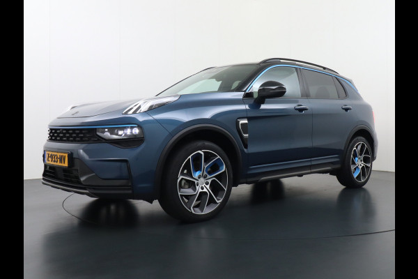 Lynk & Co 01 1.5 PHEV AUT-7 261pk Pano-Schuifdak Lmv 20" 360°Camera Zwarte hemel bekleding Apple Carplay Android Auto Adap.Cruise Navi Pdc Ec Elek.Memory.Stoel File assistent Dodehoek detector Elektrisch bedienbare achterklep Rijstrooksensor Wifi Verkeersbord detectie 425Nm koppel 3,7kw laadvermogen €44.880 Nieuwprijs 1e Eigenaar Origineel NLse auto!