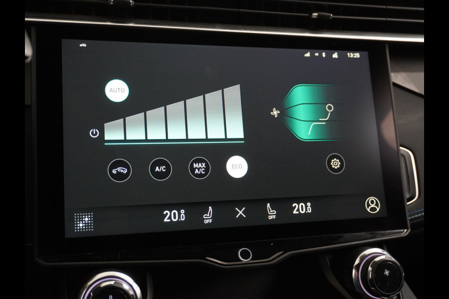 Lynk & Co 01 1.5 PHEV AUT-7 261pk Pano-Schuifdak Lmv 20" 360°Camera Zwarte hemel bekleding Apple Carplay Android Auto Adap.Cruise Navi Pdc Ec Elek.Memory.Stoel File assistent Dodehoek detector Elektrisch bedienbare achterklep Rijstrooksensor Wifi Verkeersbord detectie 425Nm koppel 3,7kw laadvermogen €44.880 Nieuwprijs 1e Eigenaar Origineel NLse auto!