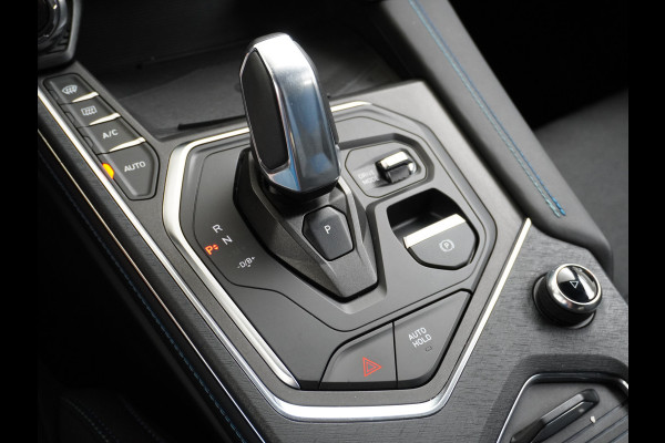 Lynk & Co 01 1.5 PHEV AUT-7 261pk Pano-Schuifdak Lmv 20" 360°Camera Zwarte hemel bekleding Apple Carplay Android Auto Adap.Cruise Navi Pdc Ec Elek.Memory.Stoel File assistent Dodehoek detector Elektrisch bedienbare achterklep Rijstrooksensor Wifi Verkeersbord detectie 425Nm koppel 3,7kw laadvermogen €44.880 Nieuwprijs 1e Eigenaar Origineel NLse auto!