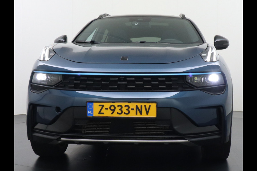 Lynk & Co 01 1.5 PHEV AUT-7 261pk Pano-Schuifdak Lmv 20" 360°Camera Zwarte hemel bekleding Apple Carplay Android Auto Adap.Cruise Navi Pdc Ec Elek.Memory.Stoel File assistent Dodehoek detector Elektrisch bedienbare achterklep Rijstrooksensor Wifi Verkeersbord detectie 425Nm koppel 3,7kw laadvermogen €44.880 Nieuwprijs 1e Eigenaar Origineel NLse auto!