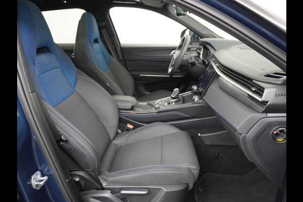 Lynk & Co 01 1.5 PHEV AUT-7 261pk Pano-Schuifdak Lmv 20" 360°Camera Zwarte hemel bekleding Apple Carplay Android Auto Adap.Cruise Navi Pdc Ec Elek.Memory.Stoel File assistent Dodehoek detector Elektrisch bedienbare achterklep Rijstrooksensor Wifi Verkeersbord detectie 425Nm koppel 3,7kw laadvermogen €44.880 Nieuwprijs 1e Eigenaar Origineel NLse auto!