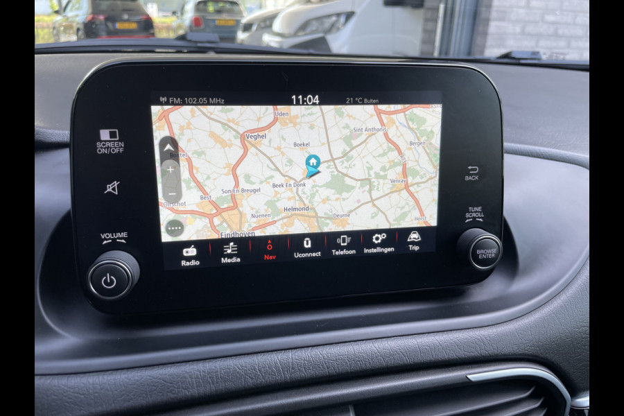 Fiat Tipo Cross 1.0 Cross Airco - Achteruitrijcamera - Parkeersensoren - Navigatie - Stoelverwarming - U-connect - Licht metalen velgen 17 inch - Trekhaak afneembaar - Cruise control - Radio - Mistlampen - Bluetooth - Dakrails - Elektrische ramen - Extra getint glas achter - Led verlichting - Start/stop systeem - Nieuw bij ons geleverd