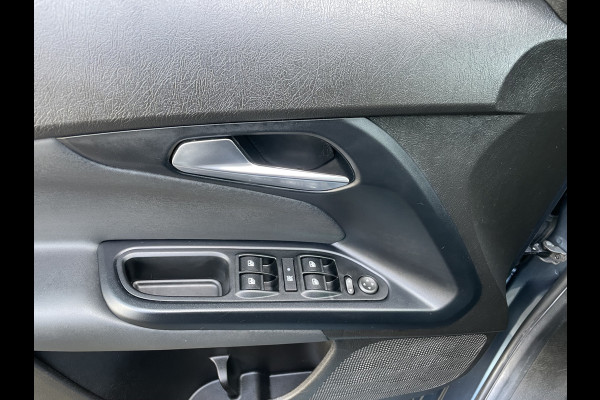 Fiat Tipo Cross 1.0 Cross Airco - Achteruitrijcamera - Parkeersensoren - Navigatie - Stoelverwarming - U-connect - Licht metalen velgen 17 inch - Trekhaak afneembaar - Cruise control - Radio - Mistlampen - Bluetooth - Dakrails - Elektrische ramen - Extra getint glas achter - Led verlichting - Start/stop systeem - Nieuw bij ons geleverd