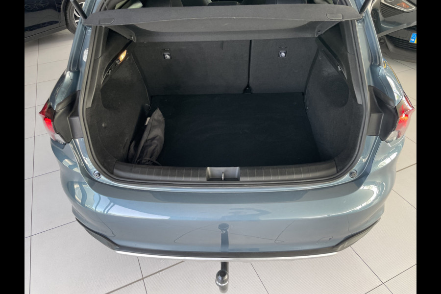 Fiat Tipo Cross 1.0 Cross Airco - Achteruitrijcamera - Parkeersensoren - Navigatie - Stoelverwarming - U-connect - Licht metalen velgen 17 inch - Trekhaak afneembaar - Cruise control - Radio - Mistlampen - Bluetooth - Dakrails - Elektrische ramen - Extra getint glas achter - Led verlichting - Start/stop systeem - Nieuw bij ons geleverd