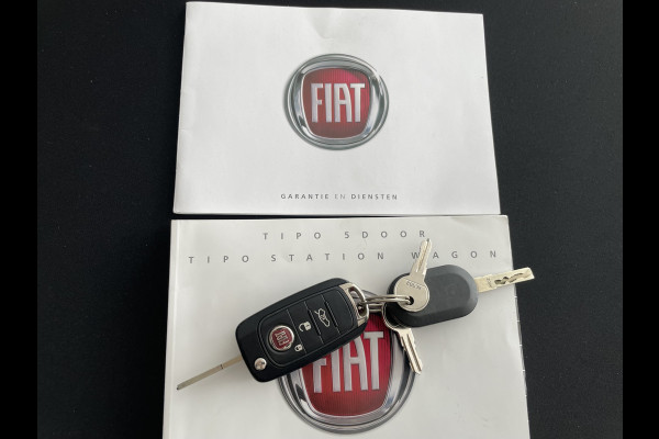 Fiat Tipo Cross 1.0 Cross Airco - Achteruitrijcamera - Parkeersensoren - Navigatie - Stoelverwarming - U-connect - Licht metalen velgen 17 inch - Trekhaak afneembaar - Cruise control - Radio - Mistlampen - Bluetooth - Dakrails - Elektrische ramen - Extra getint glas achter - Led verlichting - Start/stop systeem - Nieuw bij ons geleverd